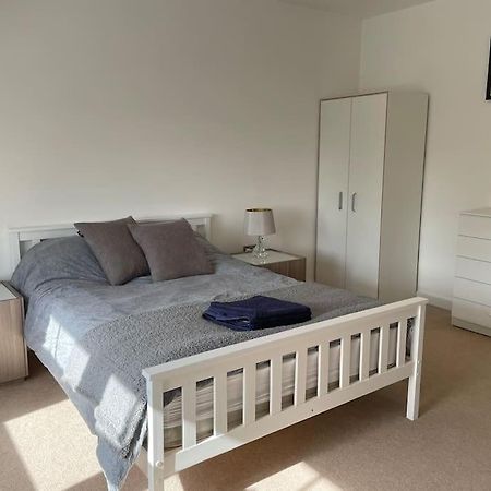 Lovely 2-Bed Flat With Well Equipped Kitchen Apartment Ealing Bagian luar foto