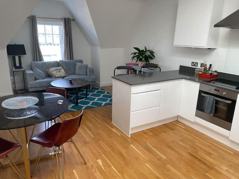 Lovely 2-Bed Flat With Well Equipped Kitchen Apartment Ealing Bagian luar foto